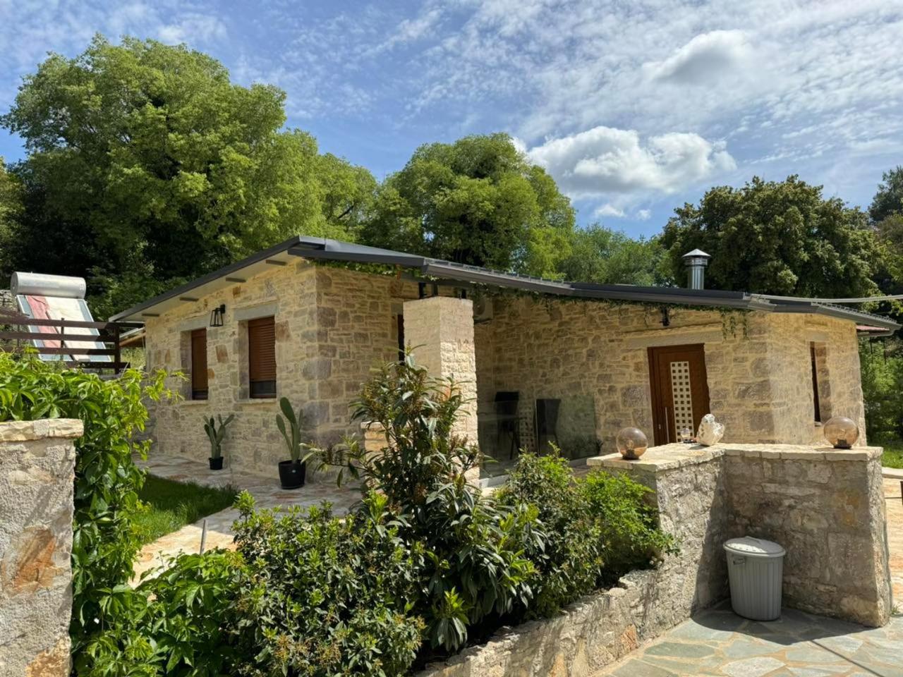 Ekali Stone House Διαμέρισμα Καλέντζι Δωμάτιο φωτογραφία