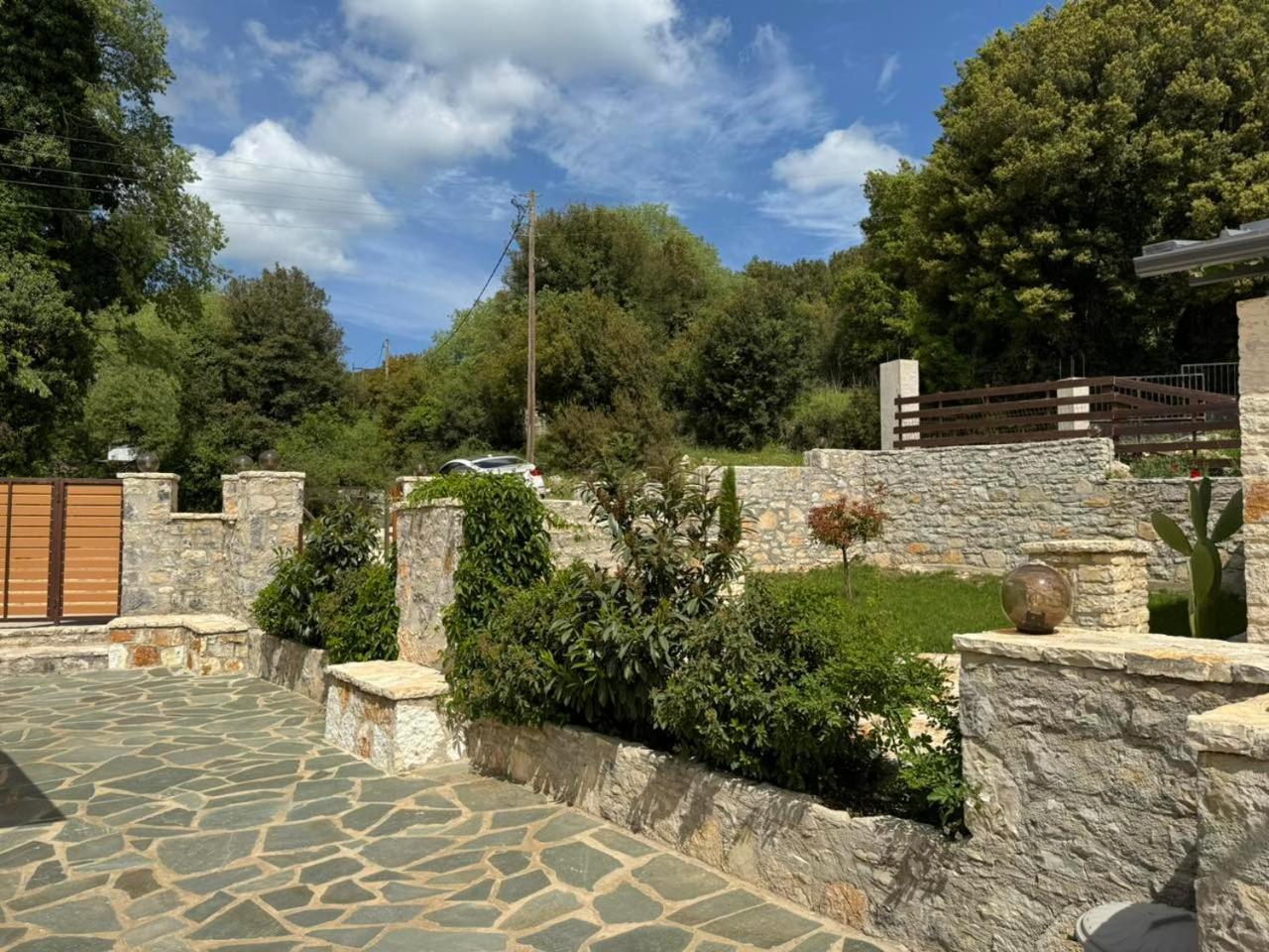 Ekali Stone House Διαμέρισμα Καλέντζι Δωμάτιο φωτογραφία